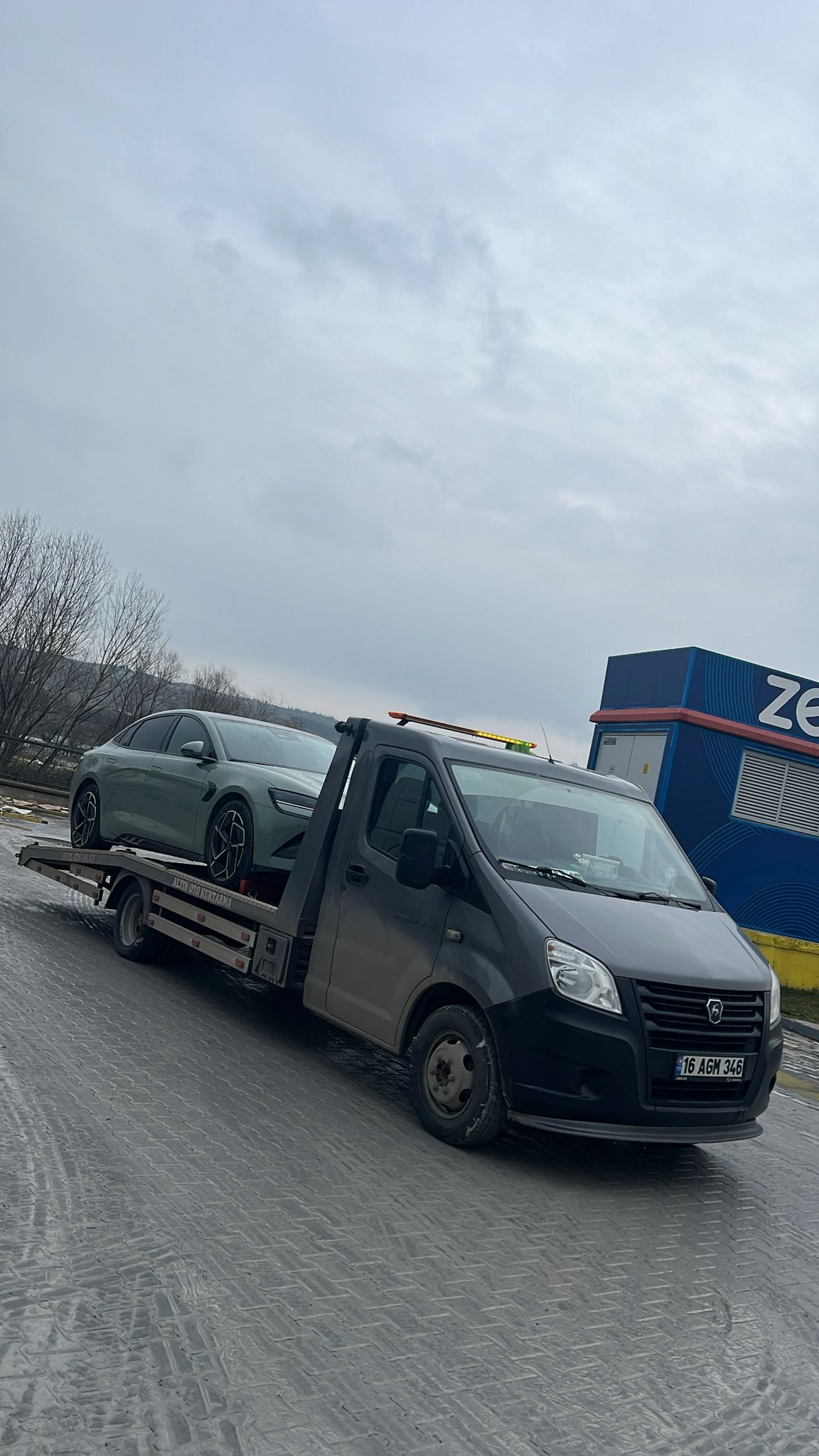 Yoğun trafikte hızlı çekici varışı